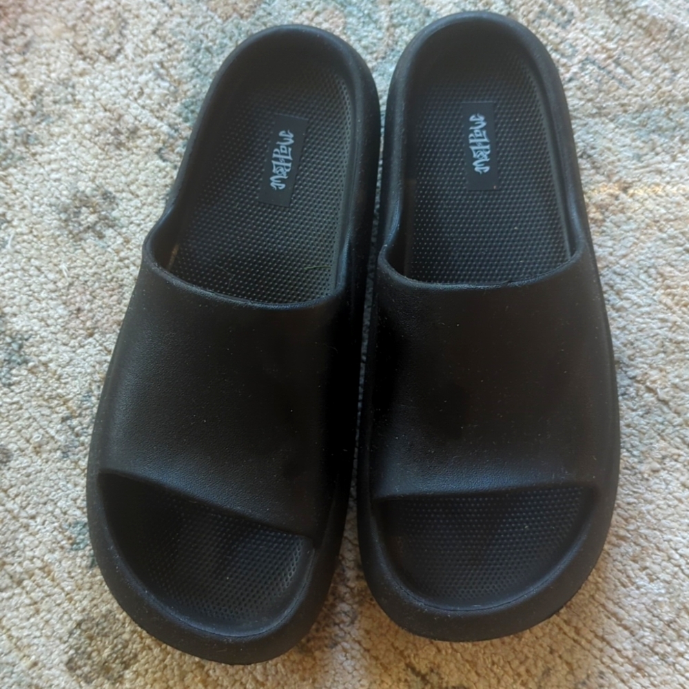 Madlove Size 11 Black Slides